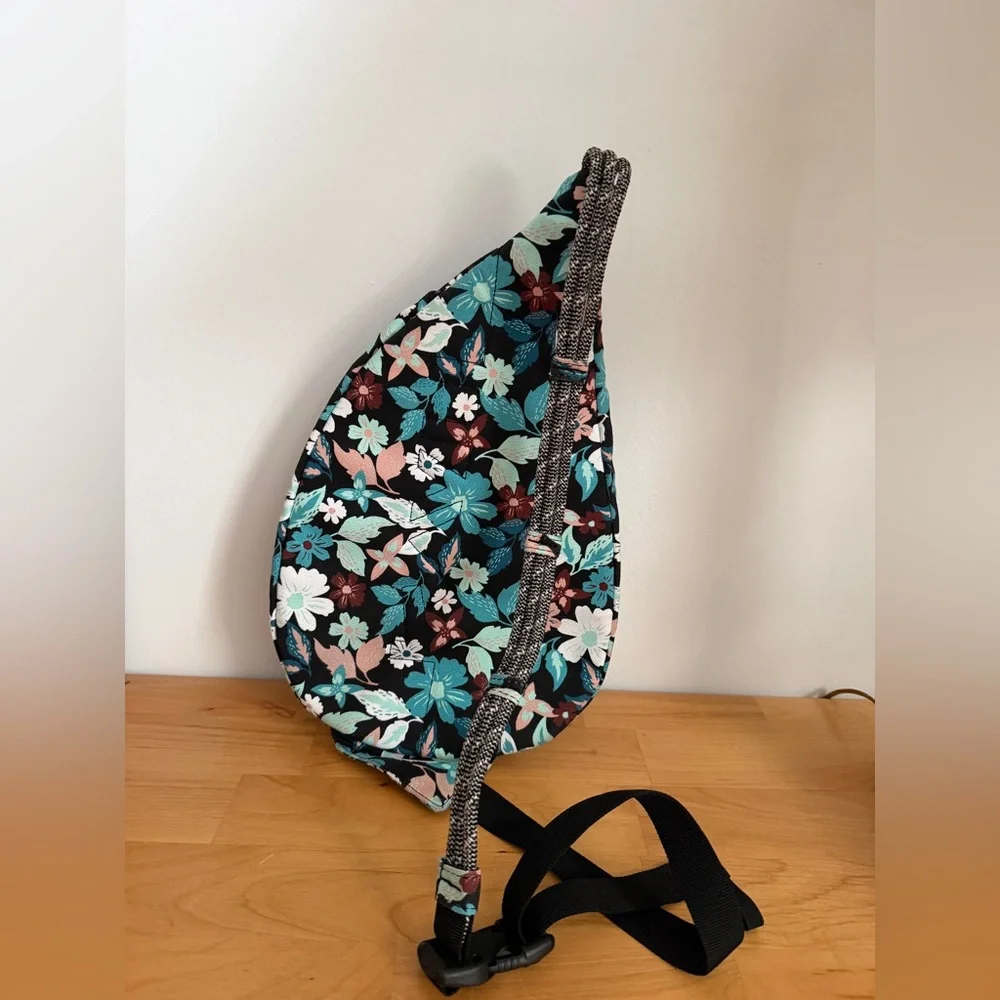 Kavu Floral Pattern Rope Sling Bag - Picture 4 of 17